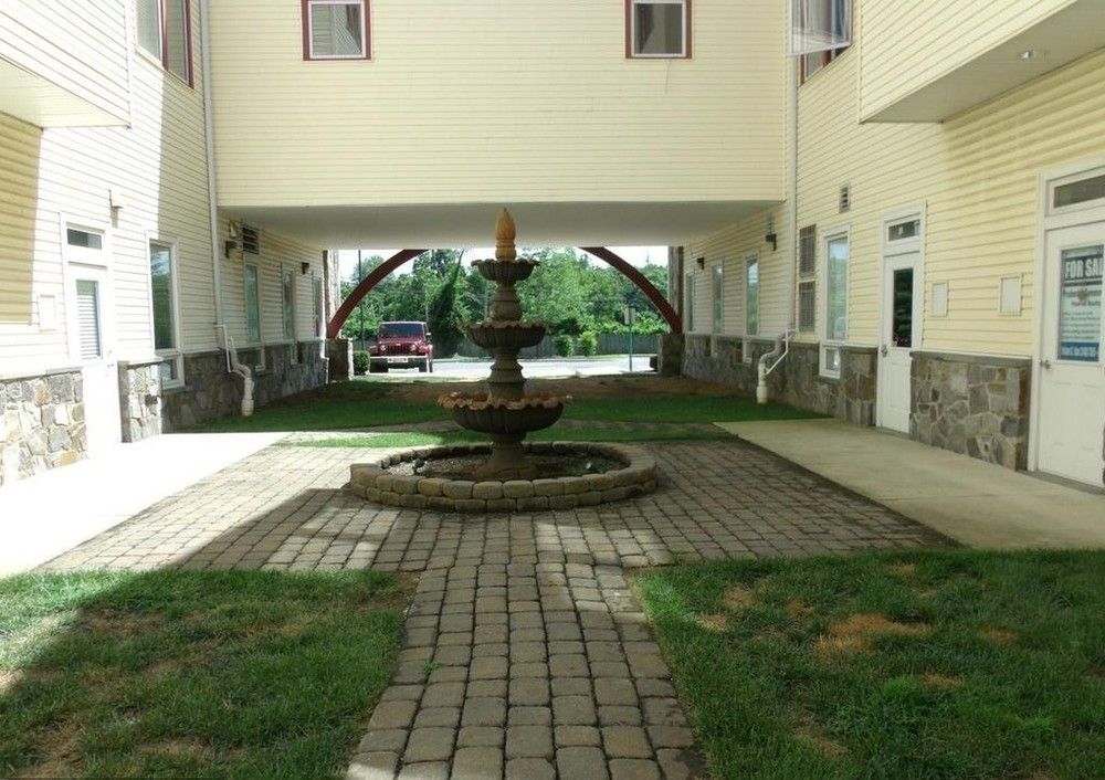 Regatta Condominiums: 400 Renfro Dr, Glen Burnie, MD 21060